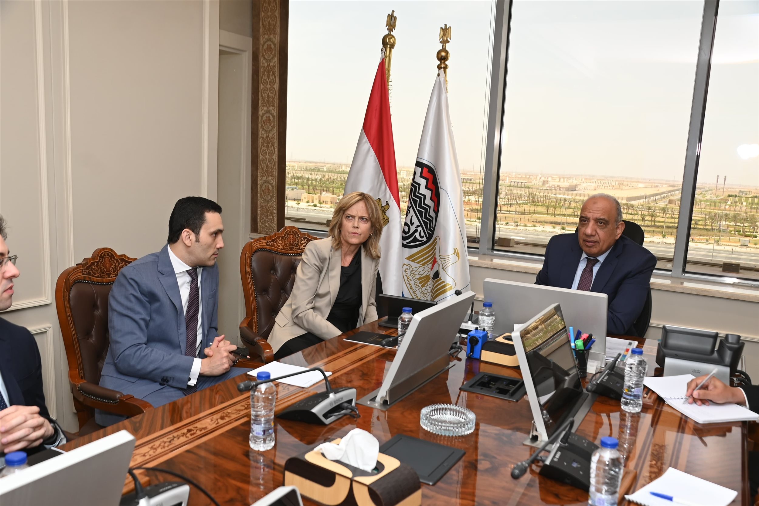 وزير قطاع الاعمال العام مع سفيرة النرويج وشركة سكاتك النرويجية