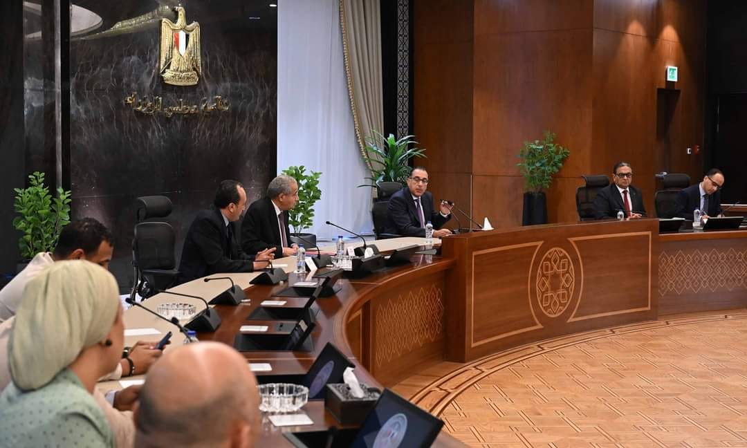 رئيس الوزراء في المؤتمر الصحفي مع وزير التموين