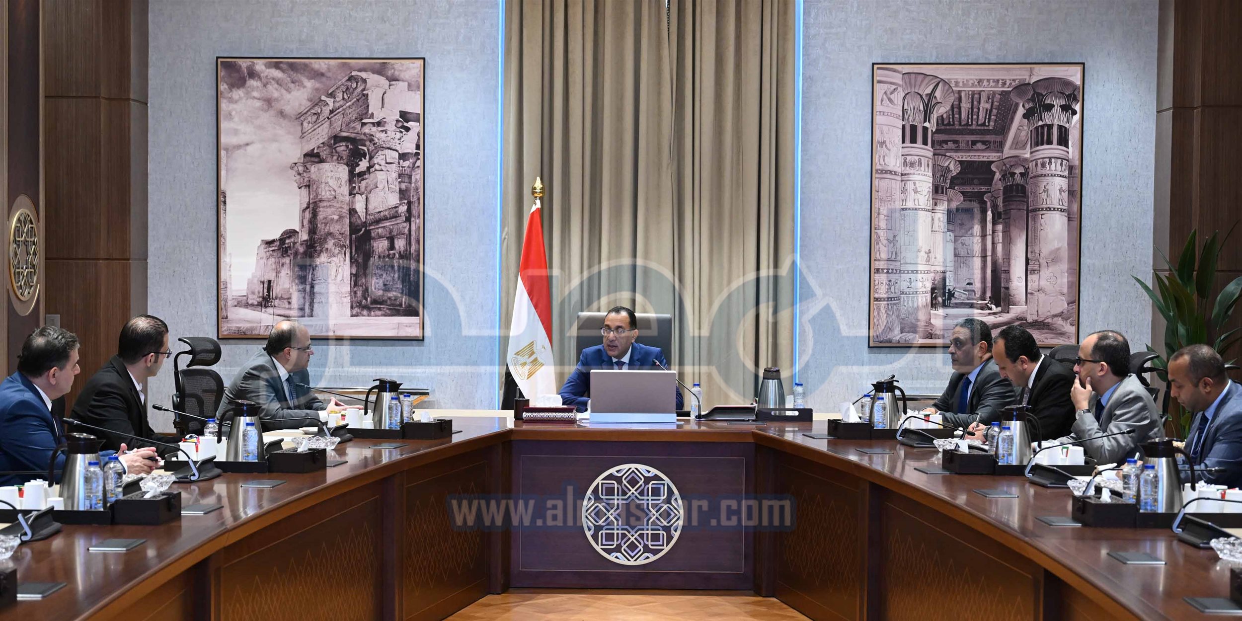 رئيس مجلس الوزراء يجتمع مع رئيس هيئة الدواء المصرية