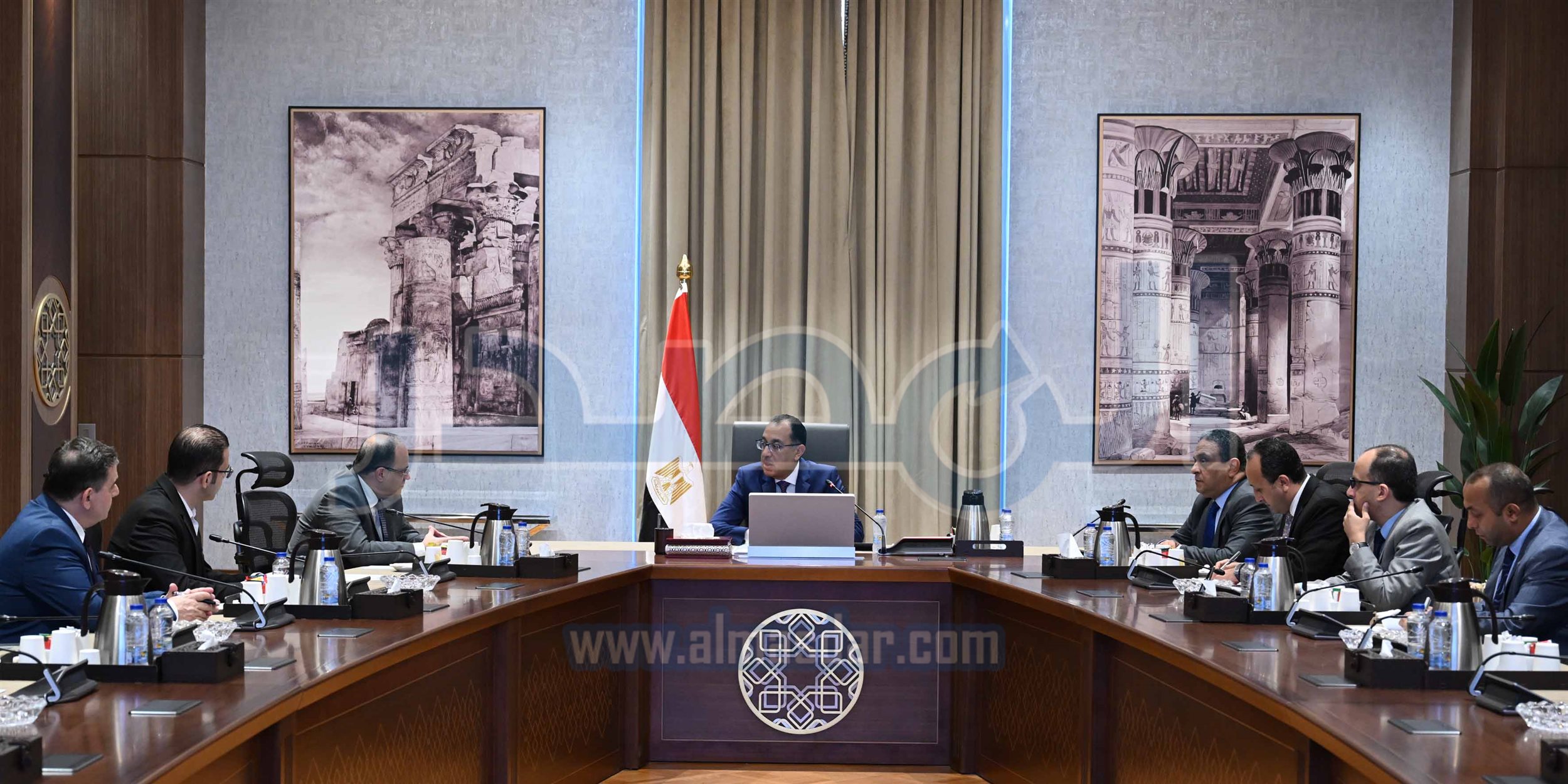 رئيس مجلس الوزراء يجتمع مع رئيس هيئة الدواء المصرية