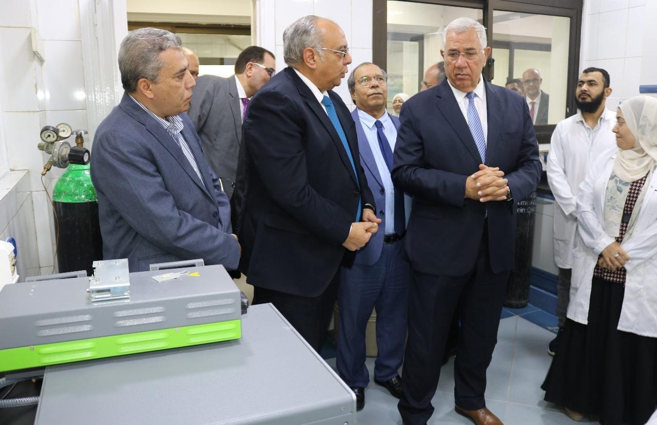 وزير الزراعة يفتتح معامل بناء القدرات لأبحاث تحلية المياه