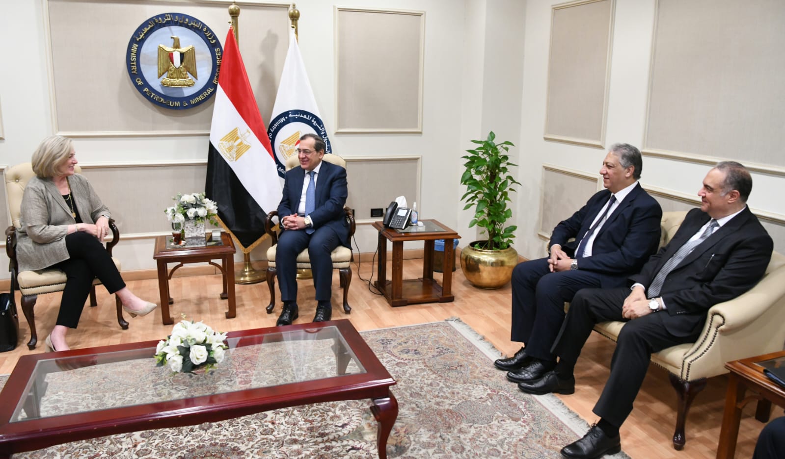 توقيع اتفاقية بين شركة هاربور إنرجى البريطانية وشركة فنترشال ديا الألمانية فى مصر