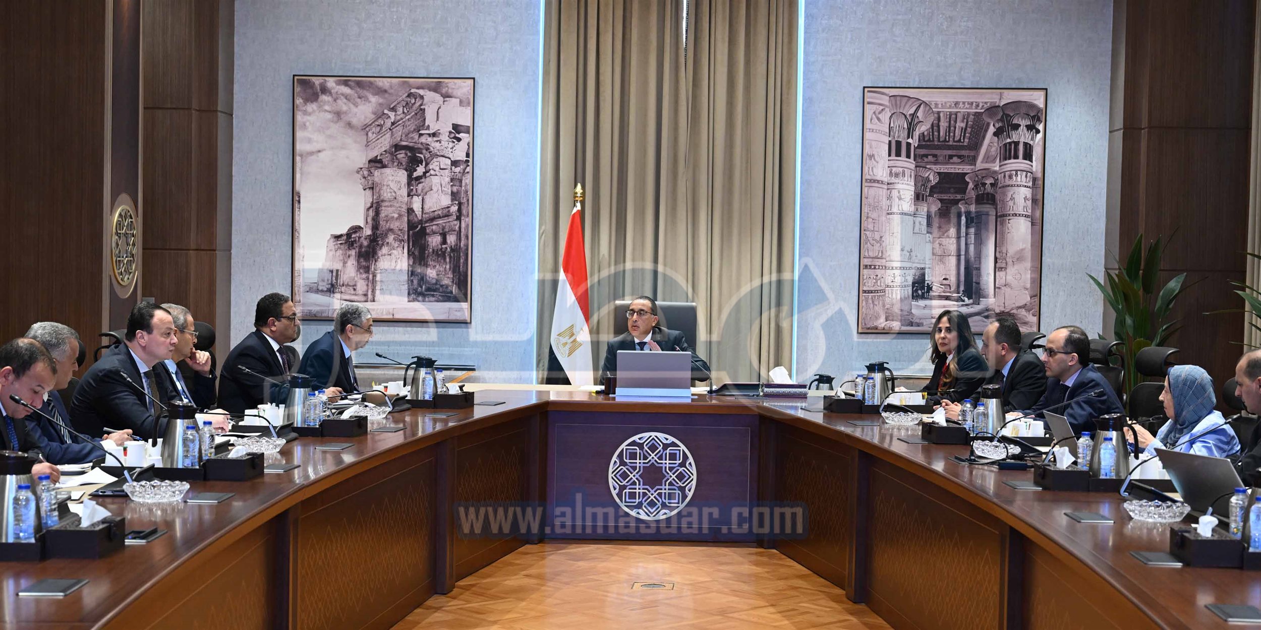 رئيس الوزراء في اجتماع مع وزير الكهرباء