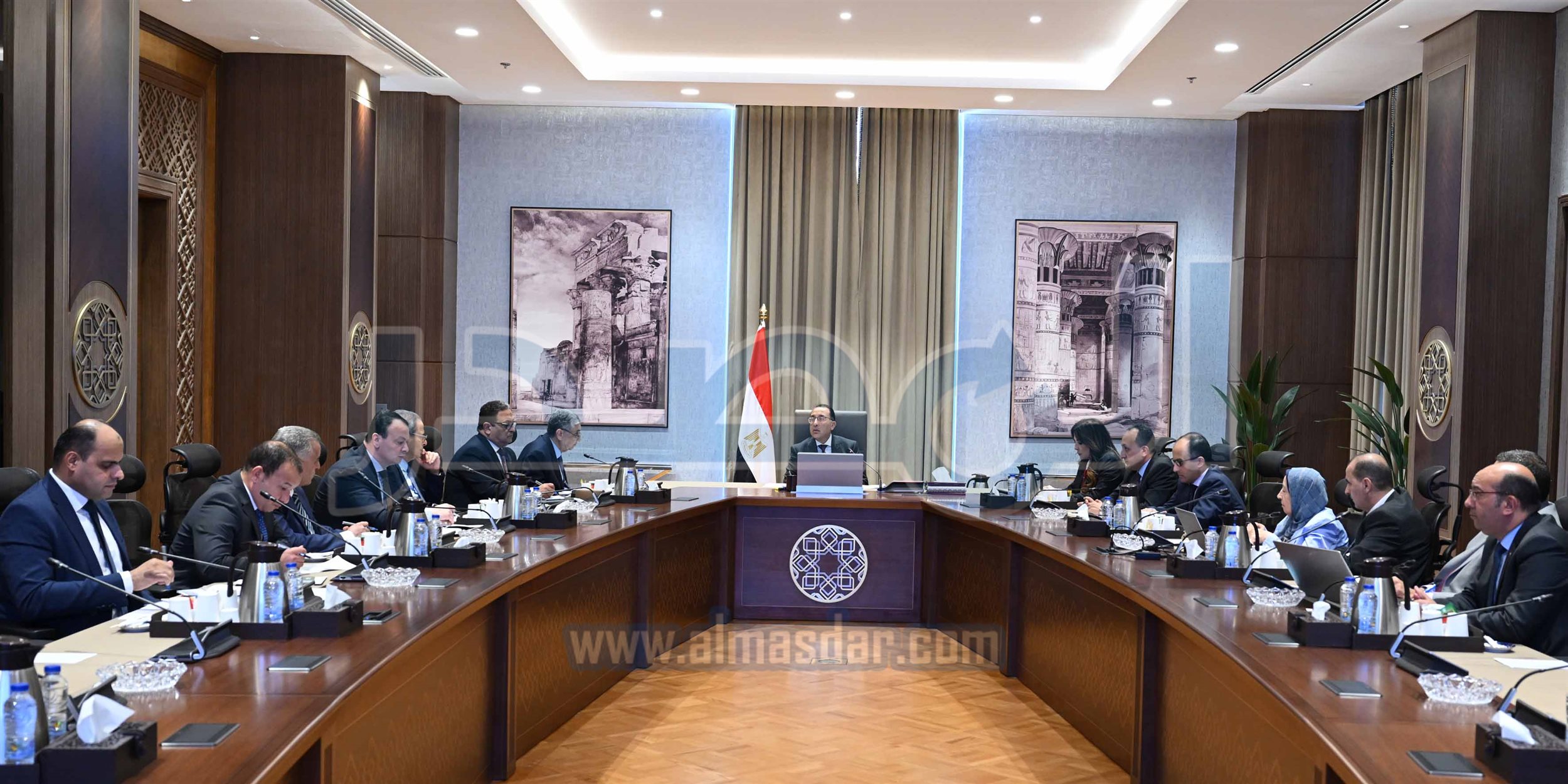 رئيس الوزراء في اجتماع مع وزير الكهرباء