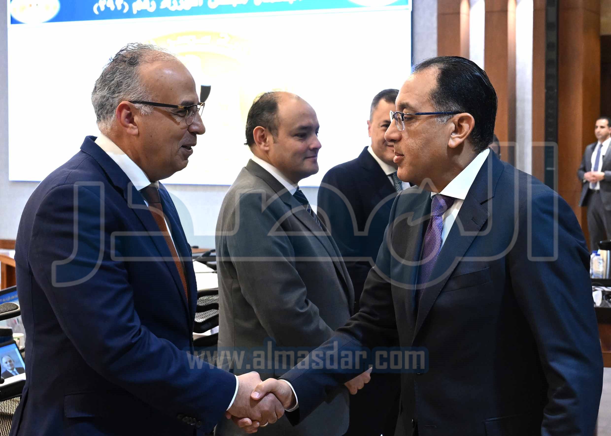 مجلس الوزراء يناقش قوانين وقرارات دعم الاستثمار وتوفير الأراضى الصناعية