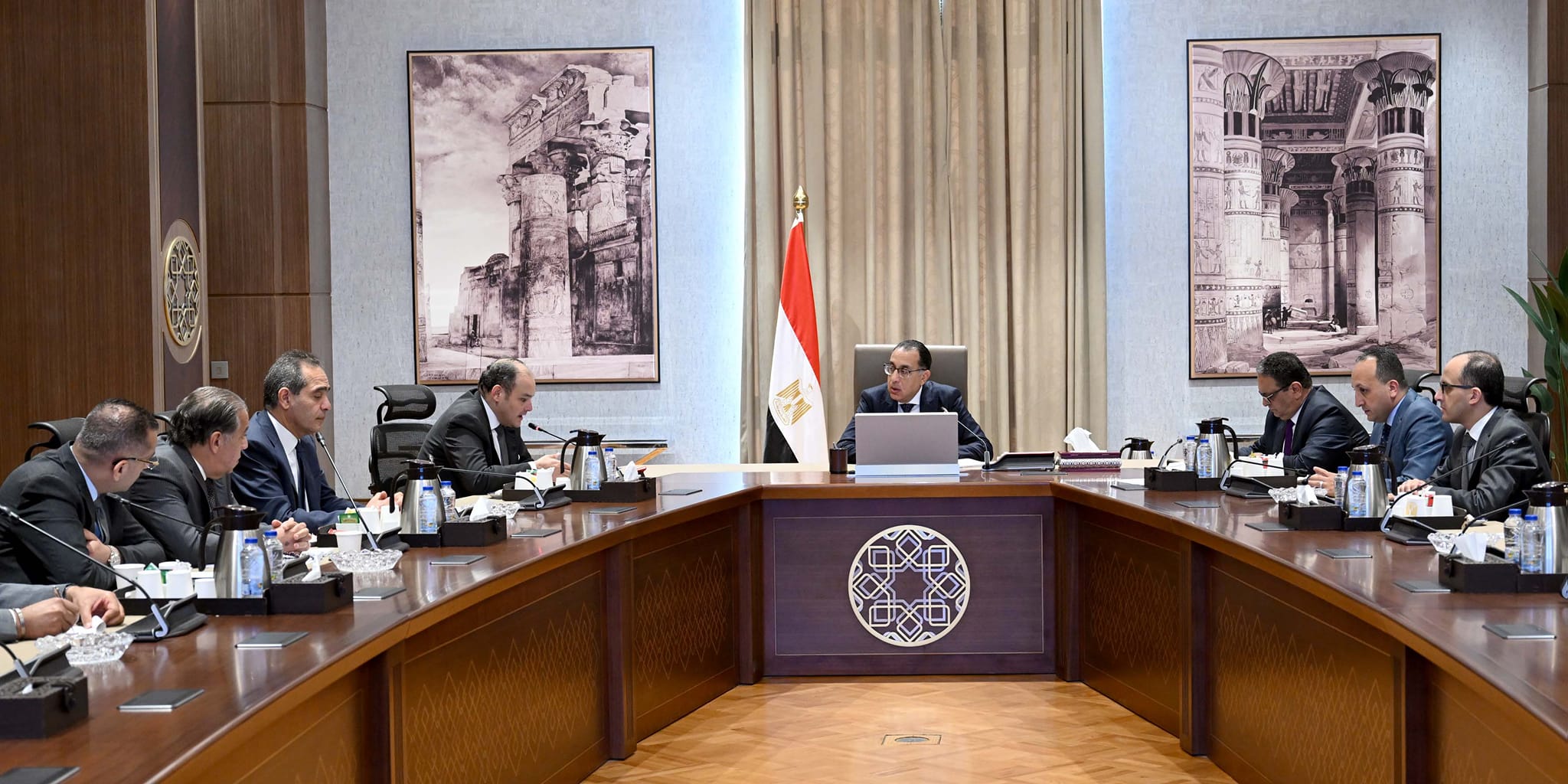 اجتماع رئيس الوزراء مع أعضاء المجلس التصديري وغرف الصناعات الكيماوية