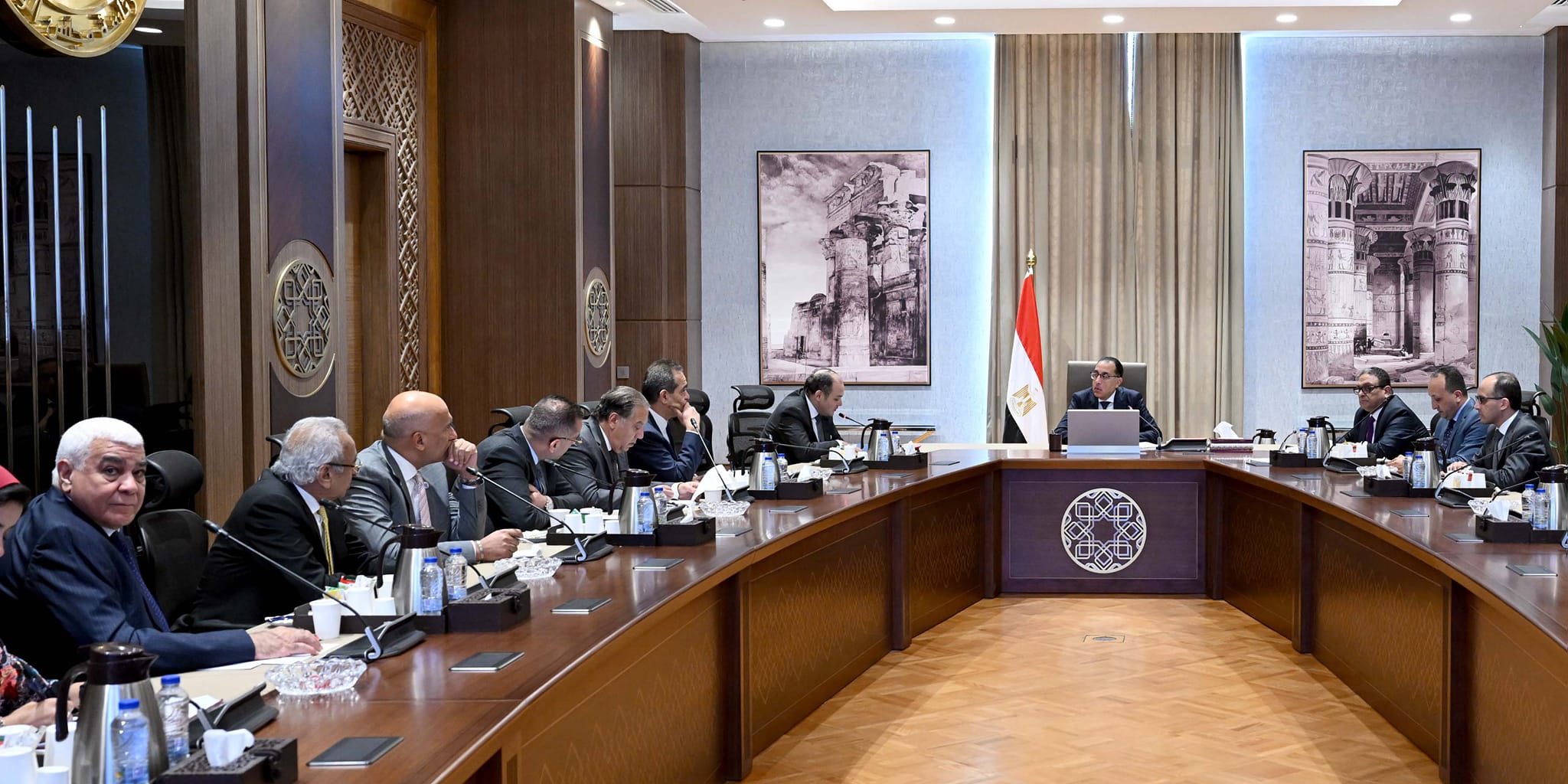 اجتماع رئيس الوزراء مع أعضاء المجلس التصديري وغرف الصناعات الكيماوية