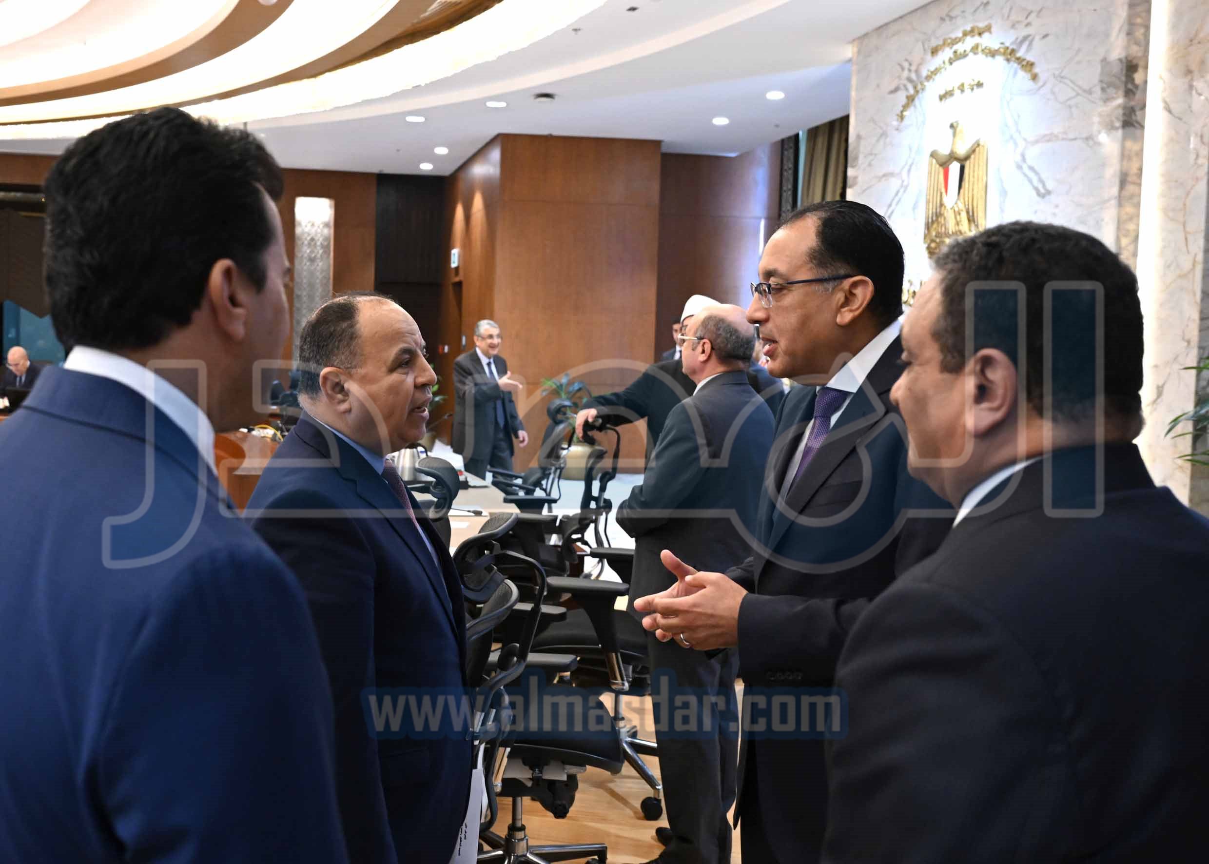 مجلس الوزراء يناقش قوانين وقرارات دعم الاستثمار وتوفير الأراضى الصناعية