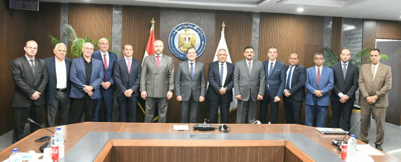 وزير البترول يشهد الجمعية التأسيسية لشركة مناجم ذهب أبومروات