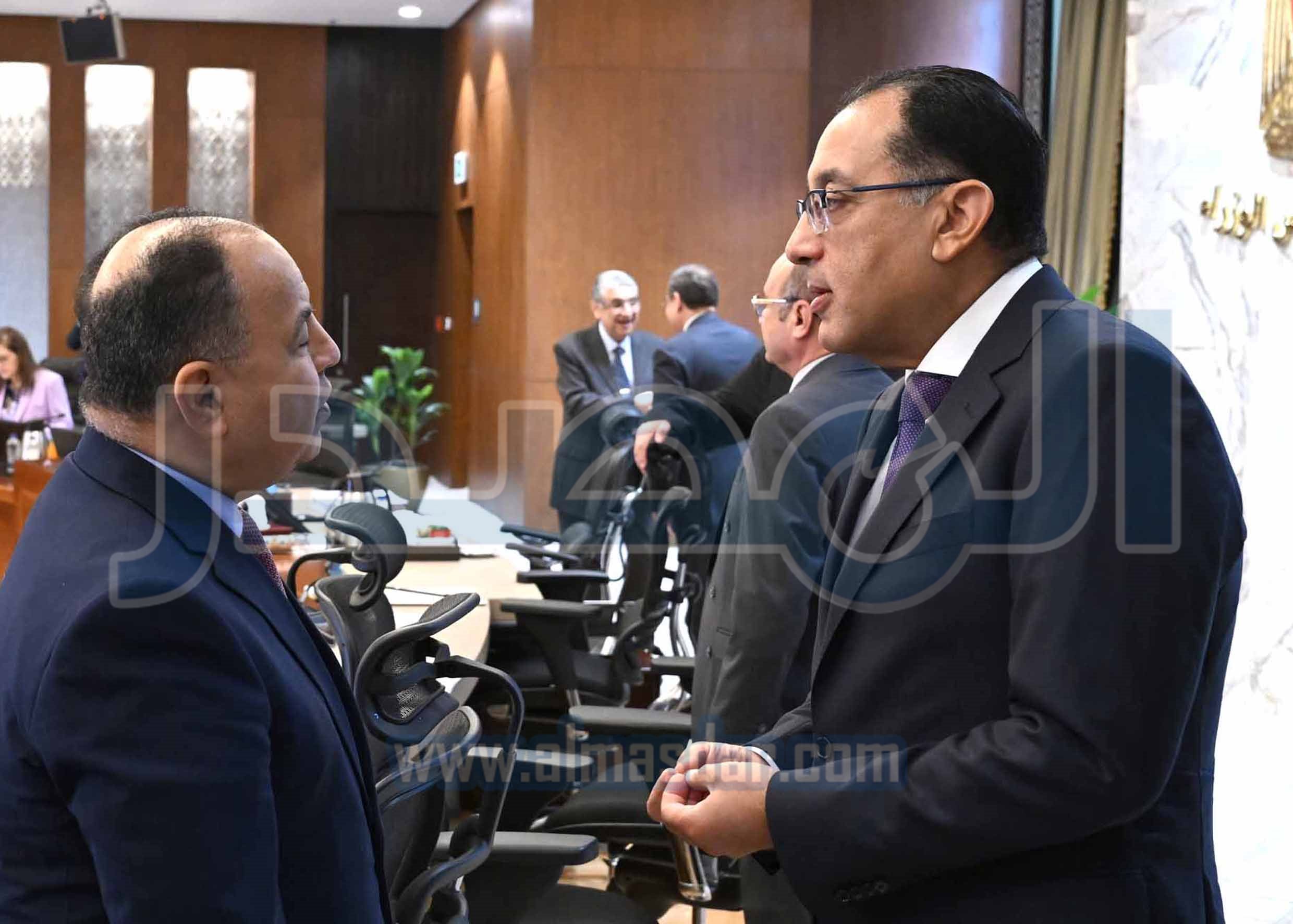 مجلس الوزراء يناقش قوانين وقرارات دعم الاستثمار وتوفير الأراضى الصناعية