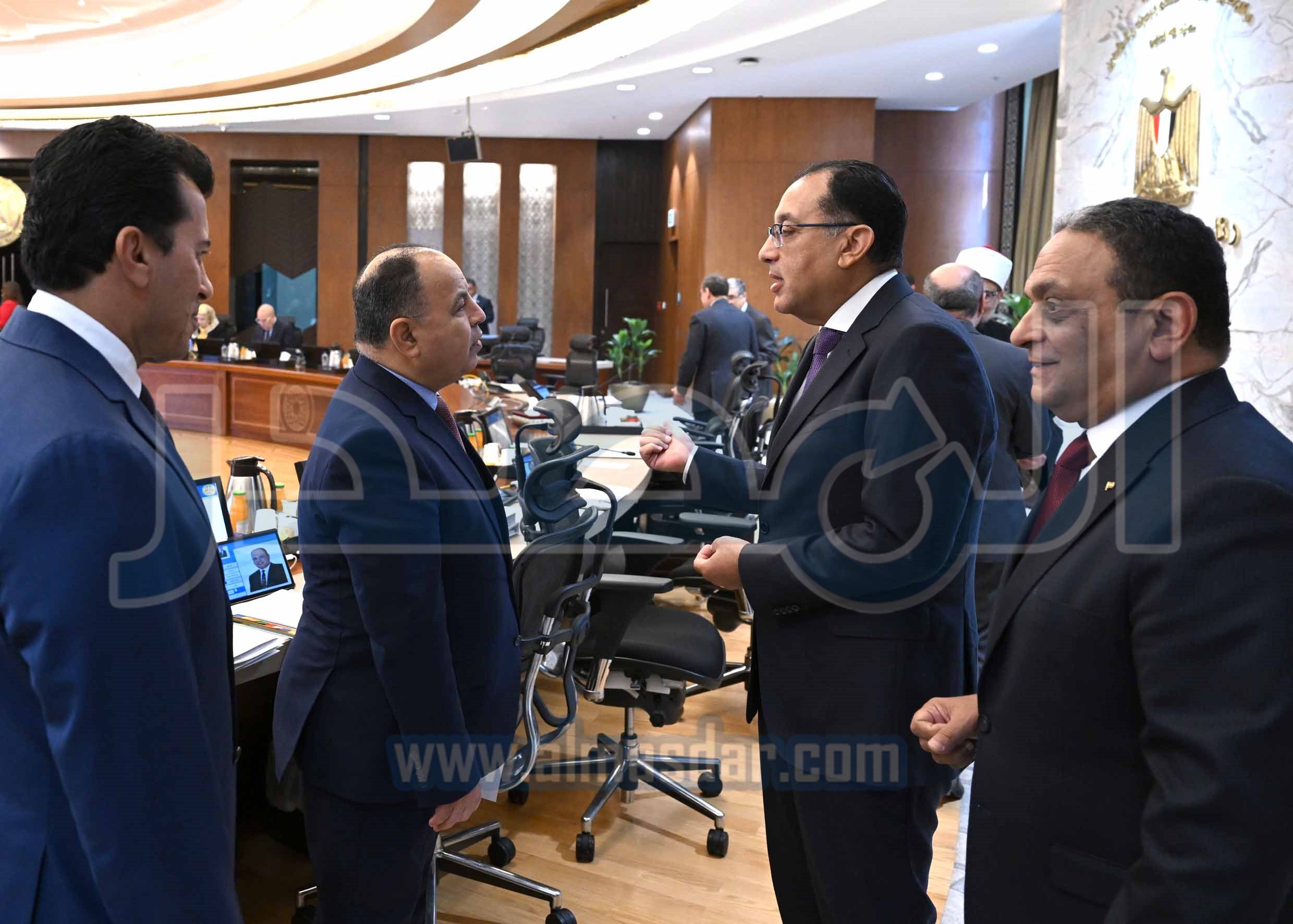 مجلس الوزراء يناقش قوانين وقرارات دعم الاستثمار وتوفير الأراضى الصناعية