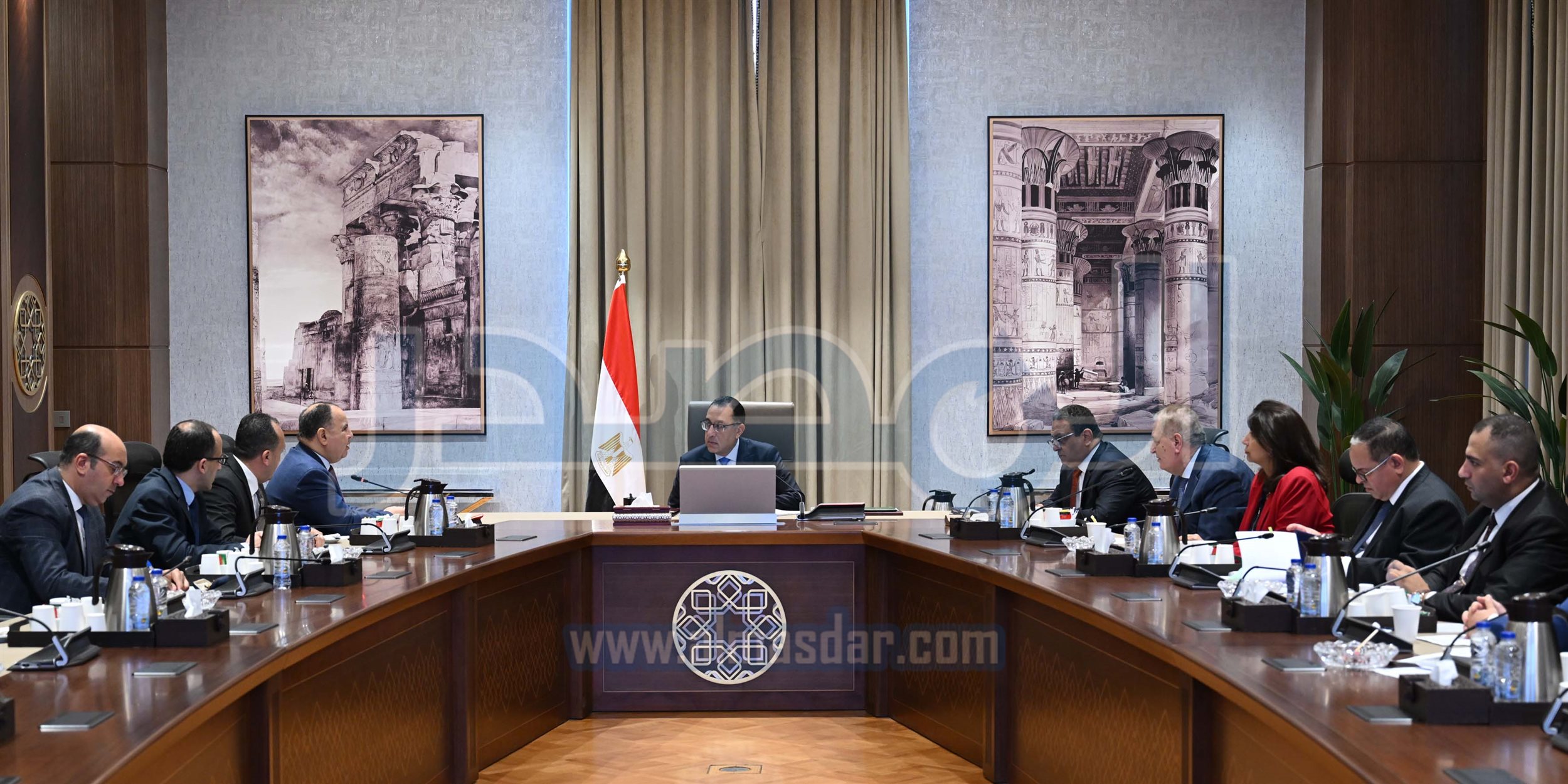 مدبولي يتابع الموقف التنفيذي للإفراج الجمركي عن البضائع
