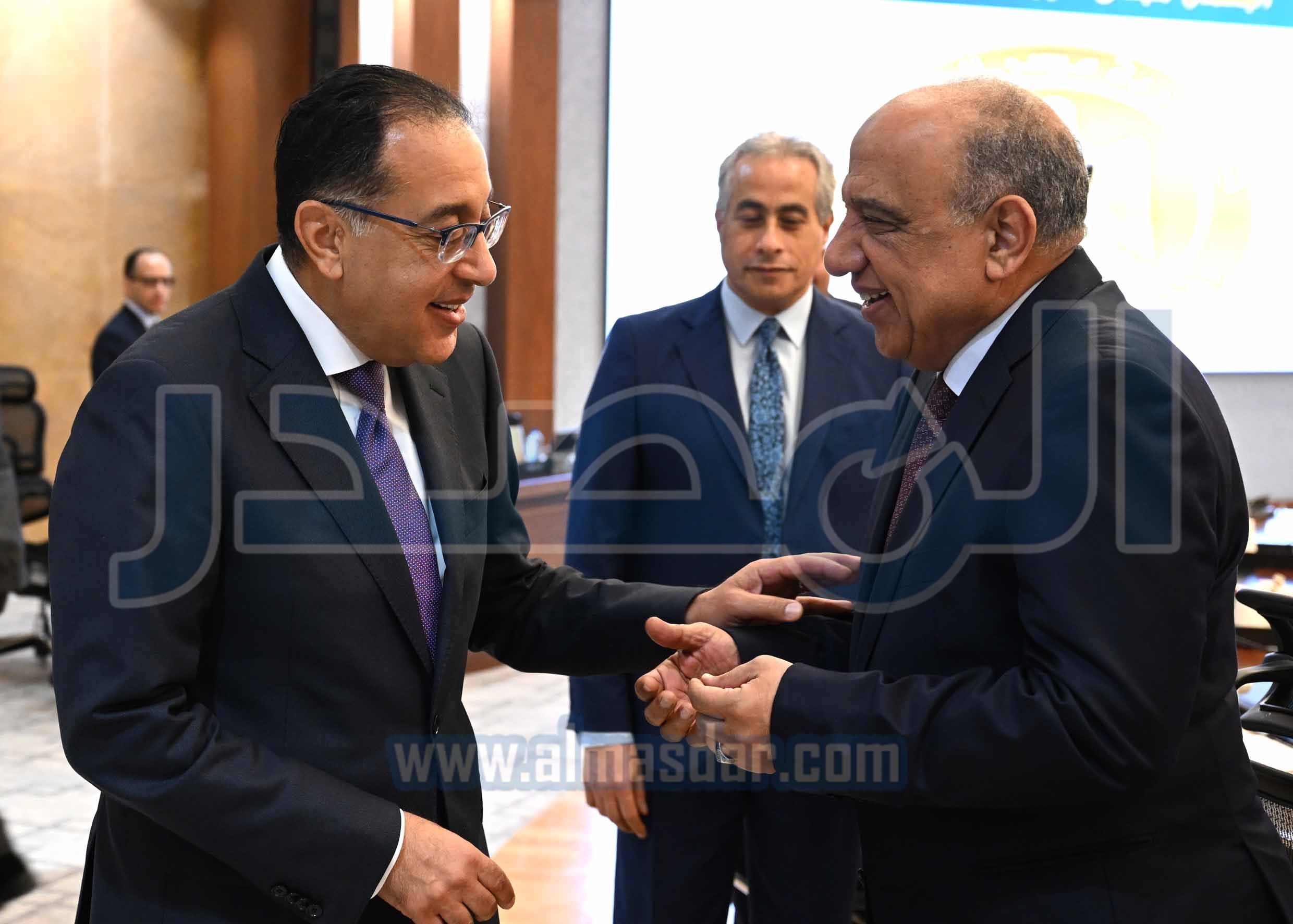 مجلس الوزراء يناقش قوانين وقرارات دعم الاستثمار وتوفير الأراضى الصناعية