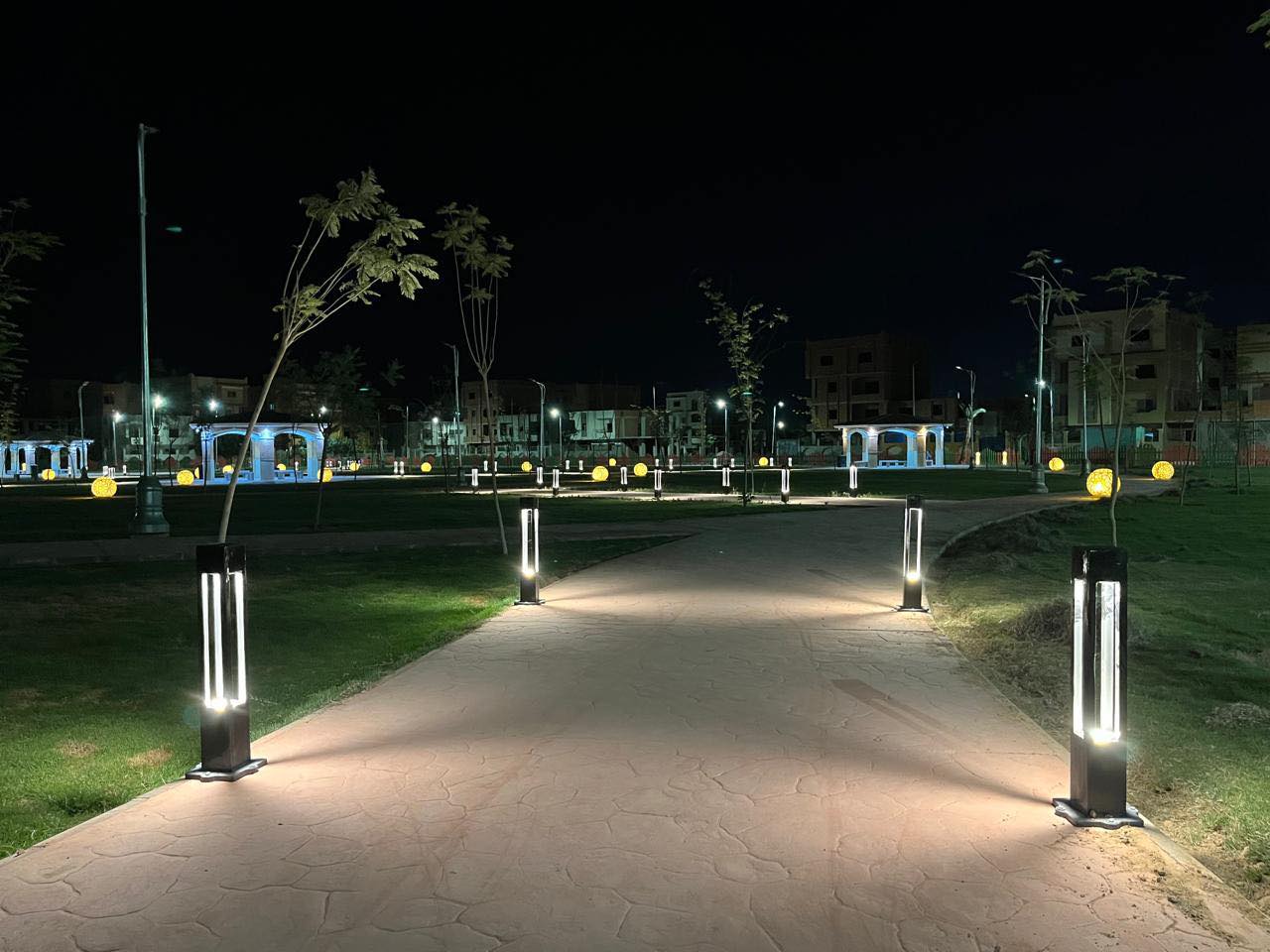 الجزار يتابع سير العمل بالمشروعات السكنية والتنموية بقنا الجديدة