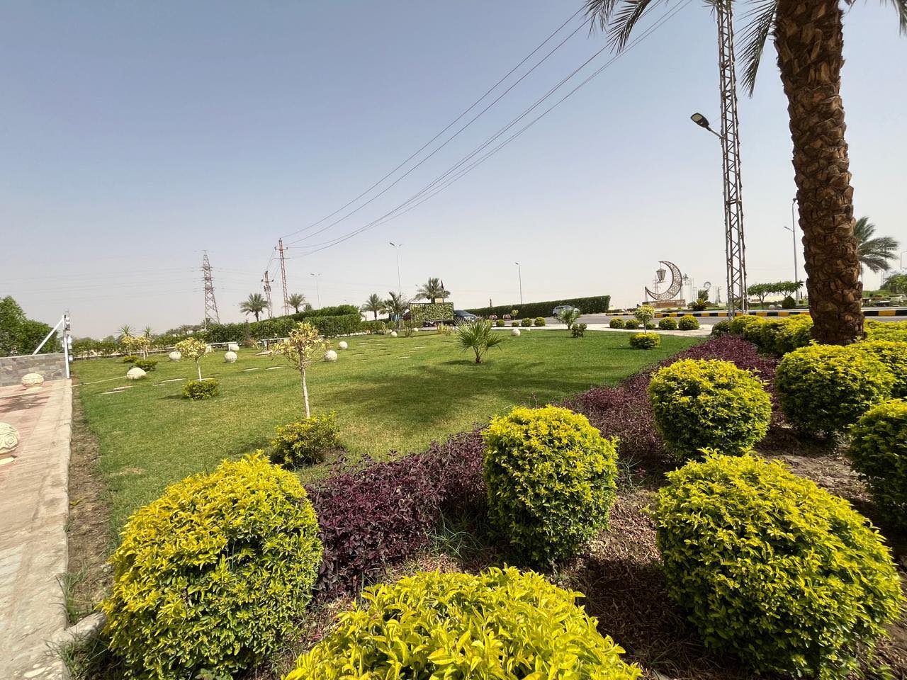 الجزار يتابع سير العمل بالمشروعات السكنية والتنموية بقنا الجديدة