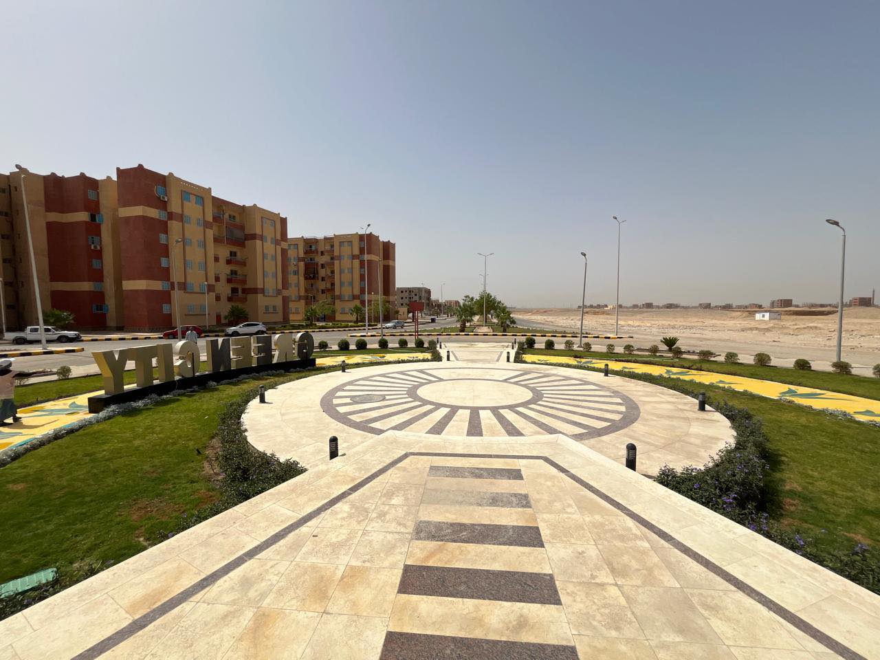 الجزار يتابع سير العمل بالمشروعات السكنية والتنموية بقنا الجديدة