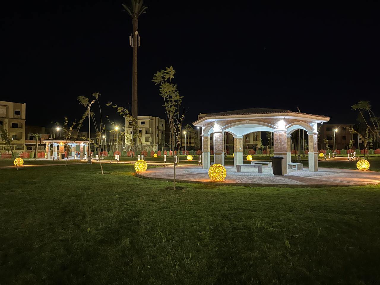 الجزار يتابع سير العمل بالمشروعات السكنية والتنموية بقنا الجديدة