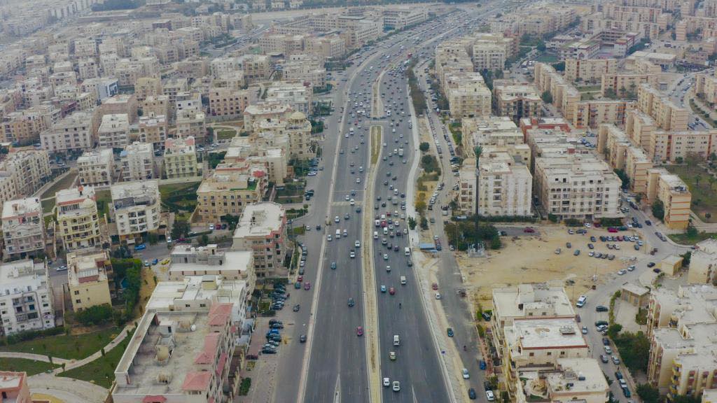 الجزار يتابع مشروعات الطرق والمحاور بمدينة القاهرة الجديدة
