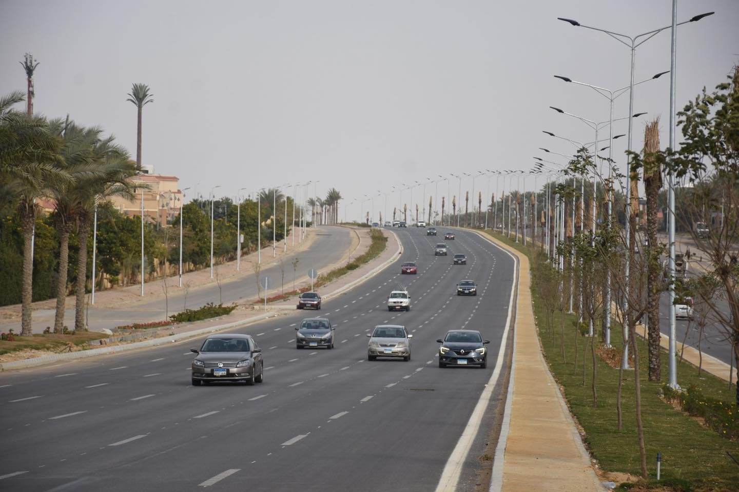 الجزار يتابع مشروعات الطرق والمحاور بمدينة القاهرة الجديدة