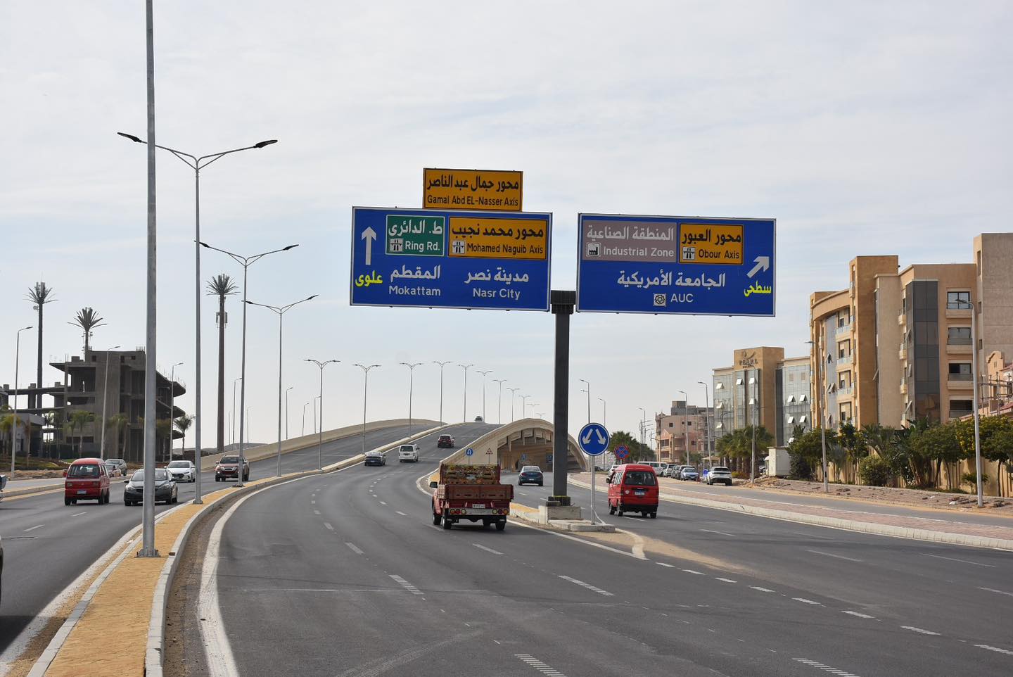 الجزار يتابع مشروعات الطرق والمحاور بمدينة القاهرة الجديدة