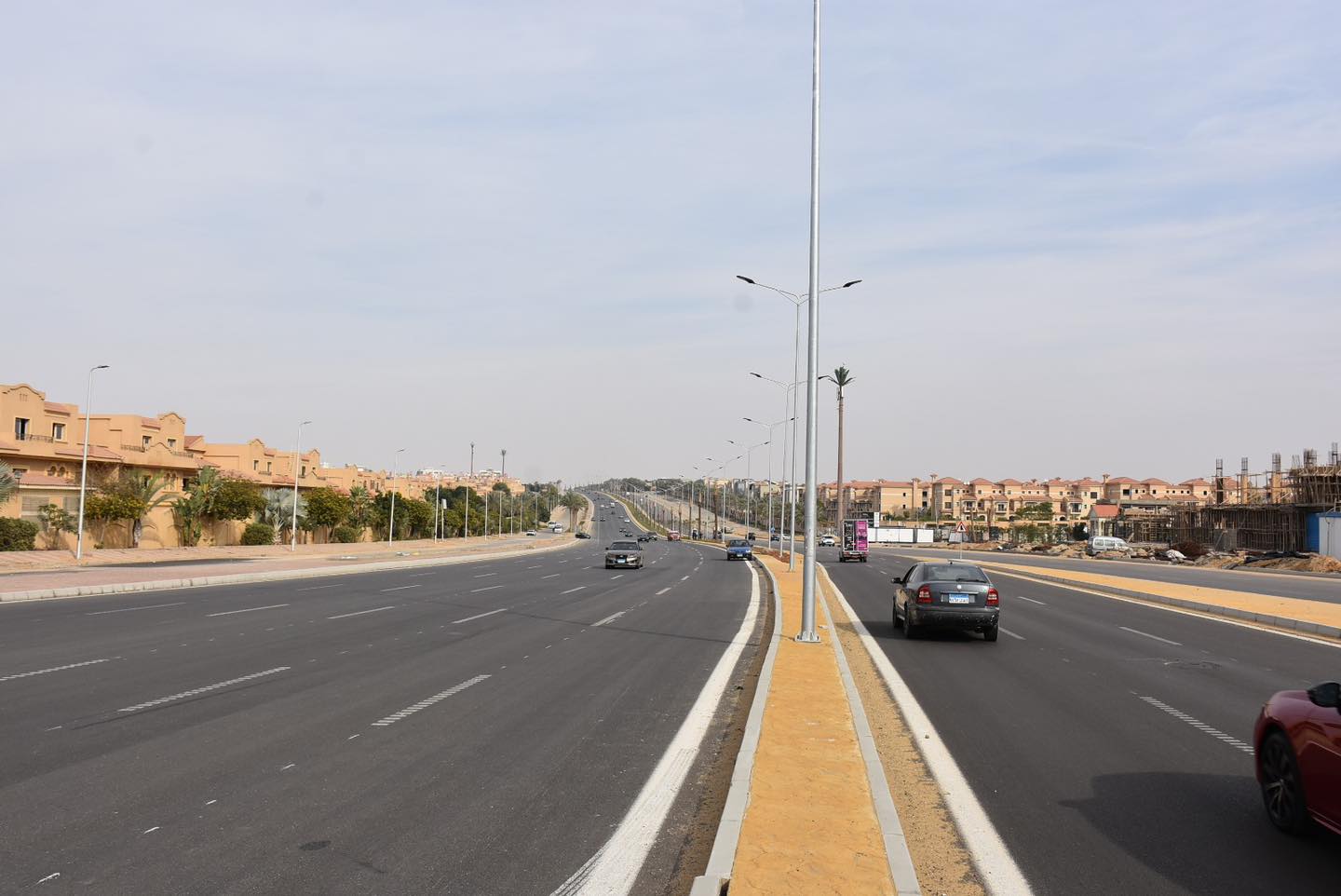 الجزار يتابع مشروعات الطرق والمحاور بمدينة القاهرة الجديدة
