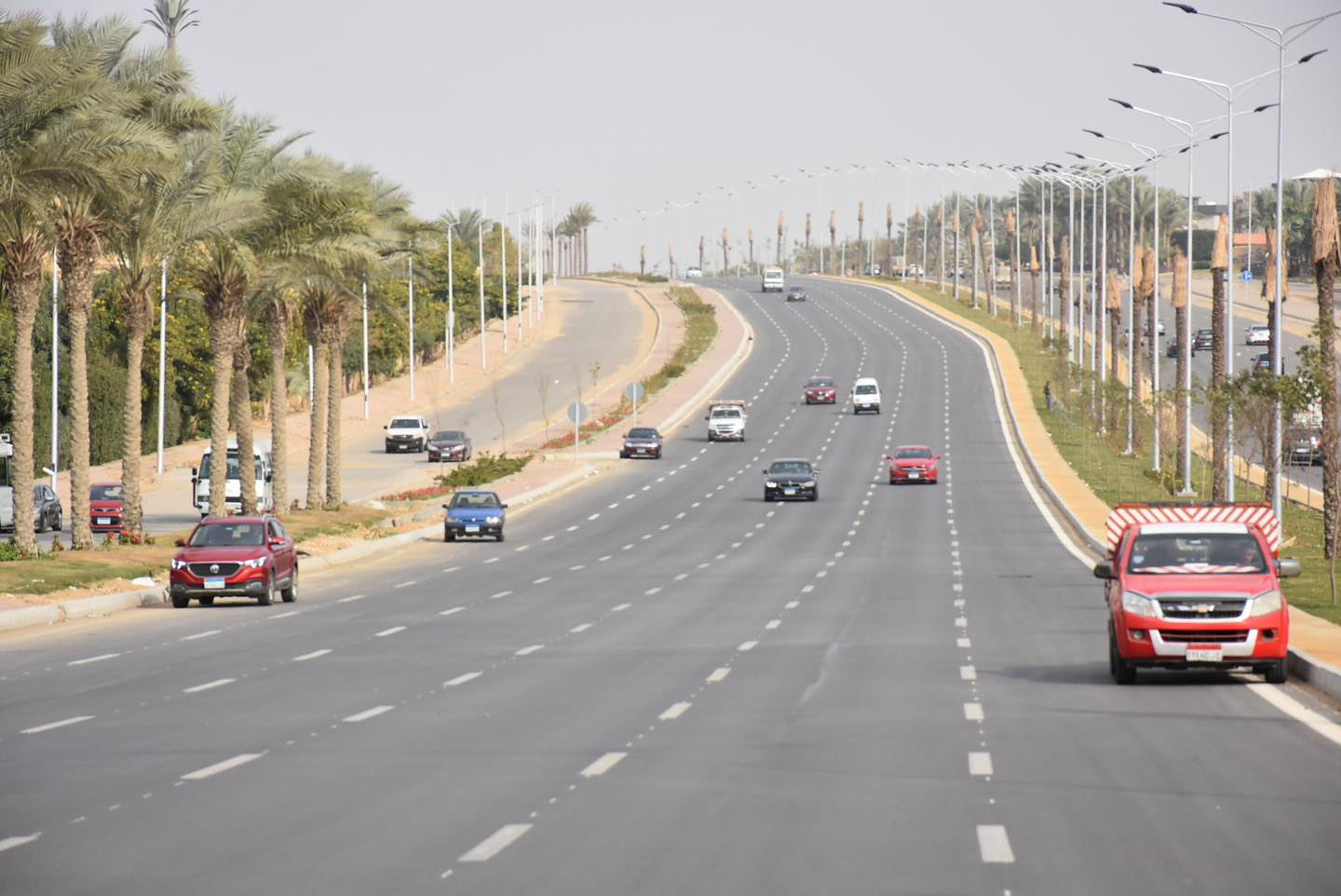الجزار يتابع مشروعات الطرق والمحاور بمدينة القاهرة الجديدة