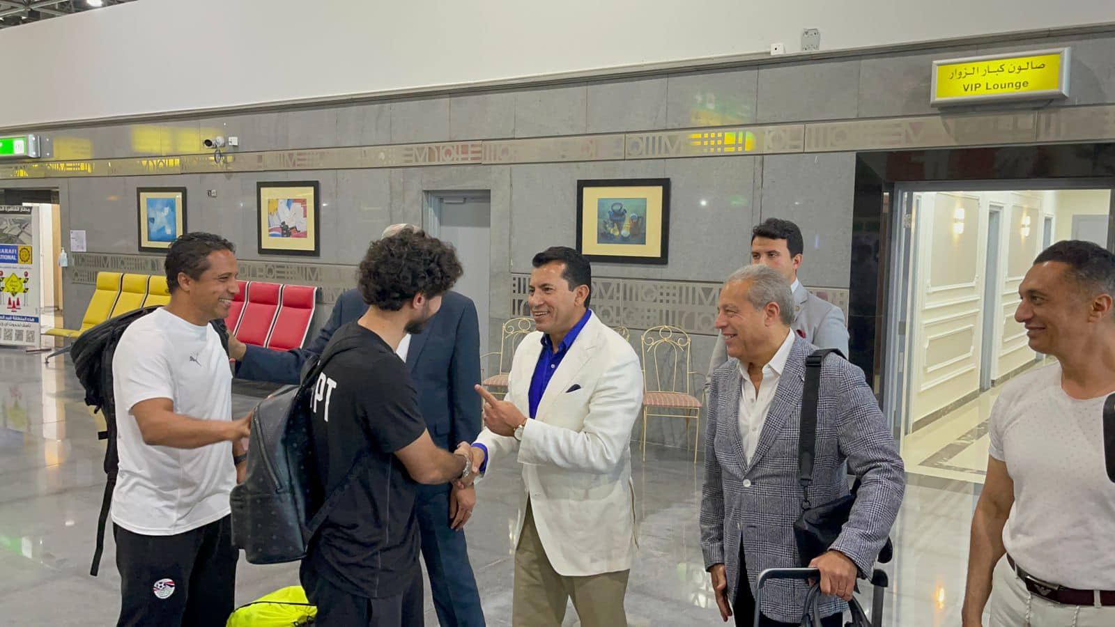 وزير الشباب والرياضة يودع بعثة المنتخب الوطني