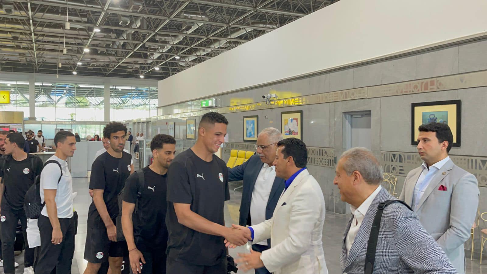 وزير الشباب والرياضة يودع بعثة المنتخب الوطني