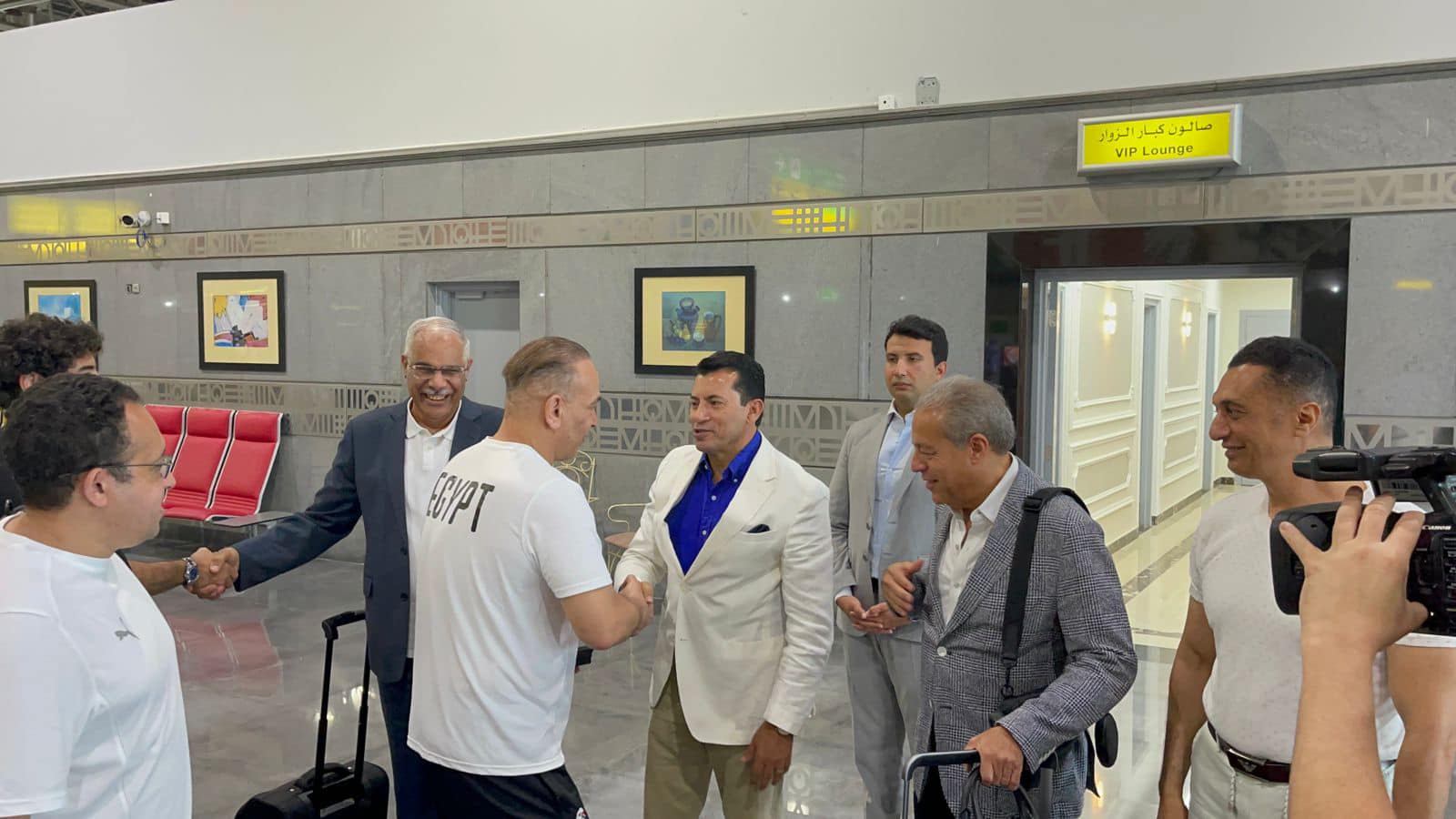 وزير الشباب والرياضة يودع بعثة المنتخب الوطني