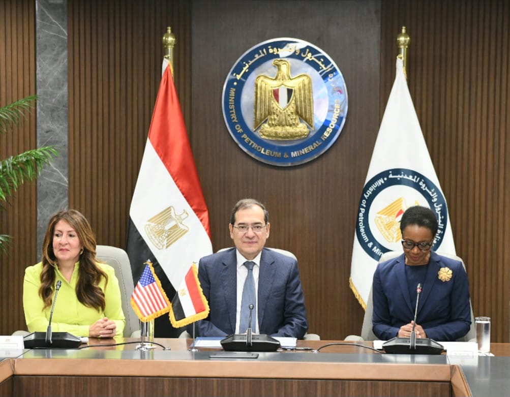توقيع اتفاق بين شركة الإسكندرية للبترول والوكالة الأمريكية