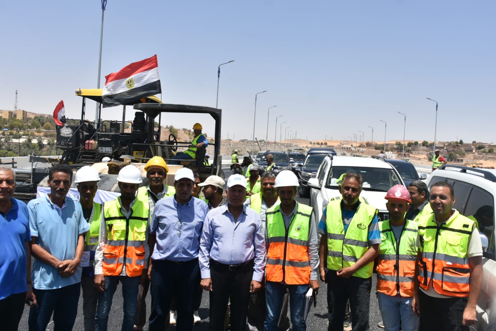 وزير النقل يتابع جاهزية محور بديل خزان أسوان