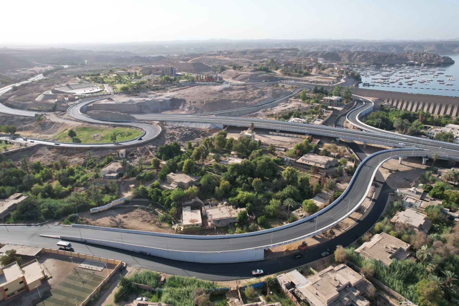 وزير النقل يتابع جاهزية محور بديل خزان أسوان