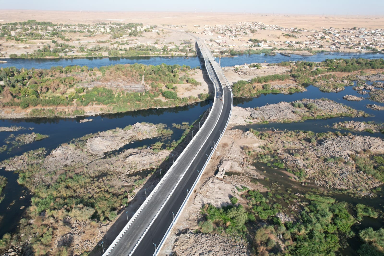 وزير النقل يتابع جاهزية محور بديل خزان أسوان