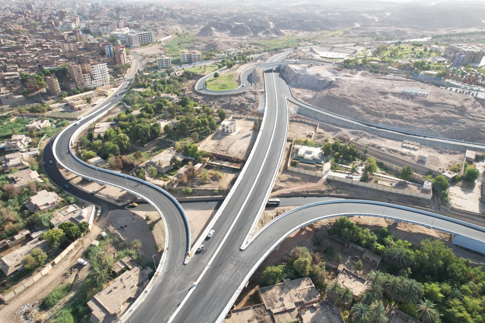 وزير النقل يتابع جاهزية محور بديل خزان أسوان