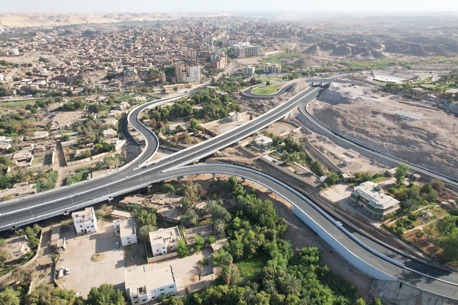 وزير النقل يتابع جاهزية محور بديل خزان أسوان