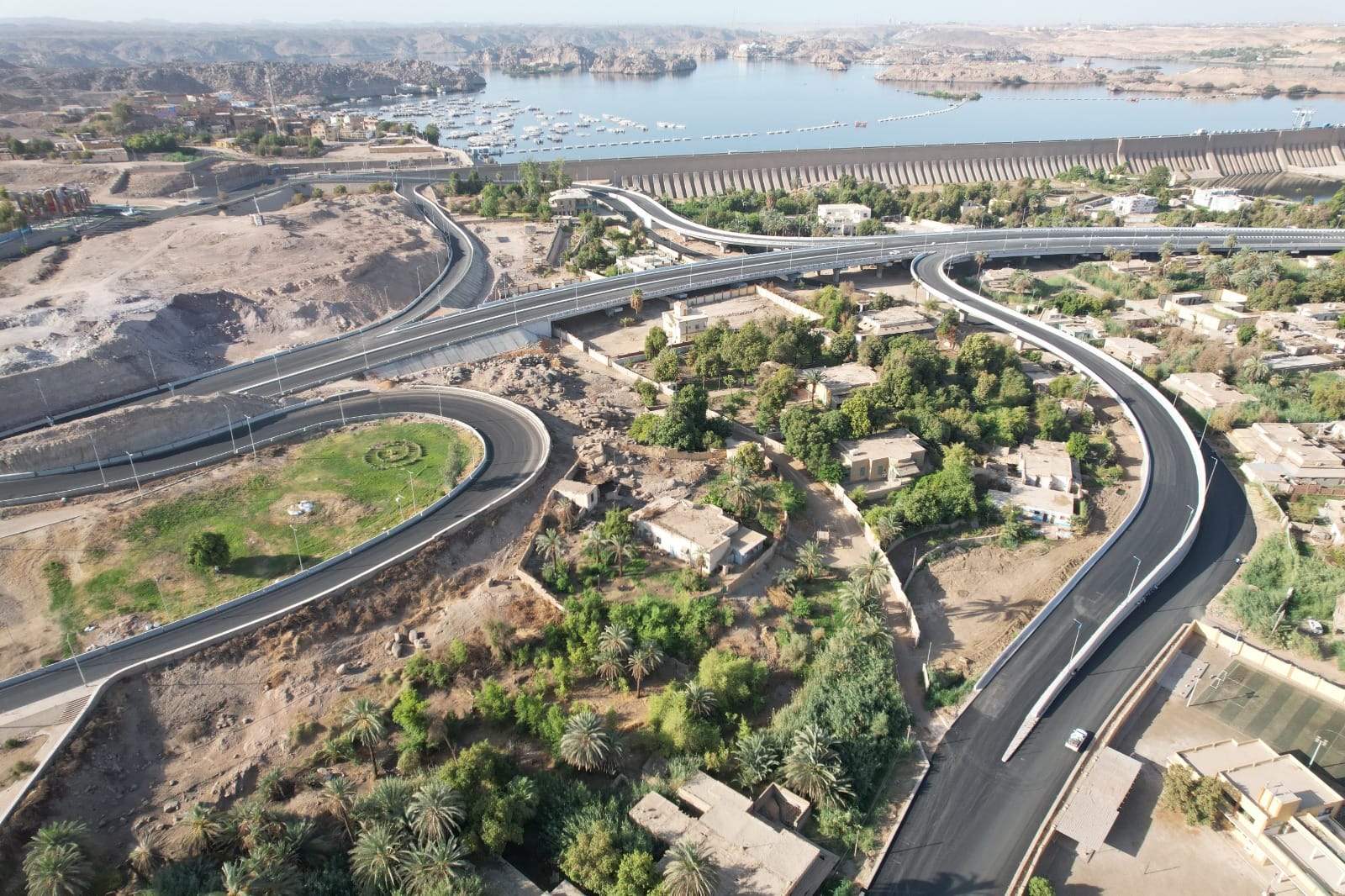 وزير النقل يتابع جاهزية محور بديل خزان أسوان