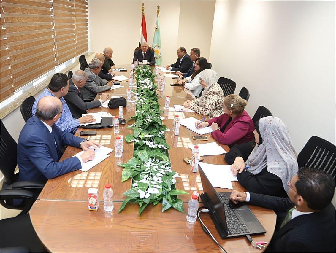 وزير الزراعة يترأس اجتماع اللجنة الاستيرادية
