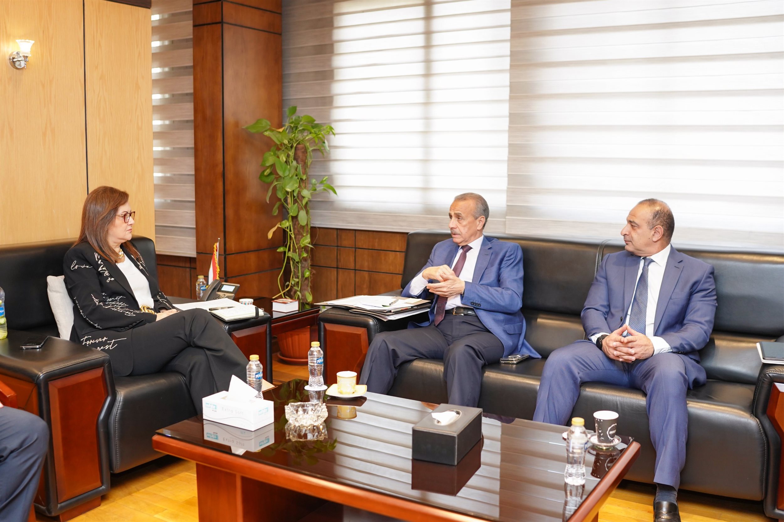وزيرة التخطيط مع رئيس الجهاز المركزي للتعبئة العامة والإحصاء