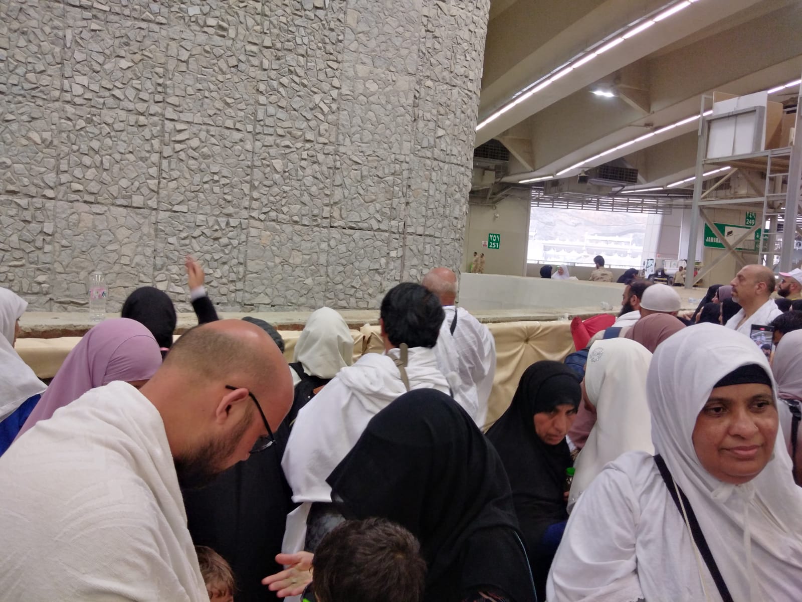 بدء عودة حجاج الجمعيات الأهلية إلى أرض الوطن غدا