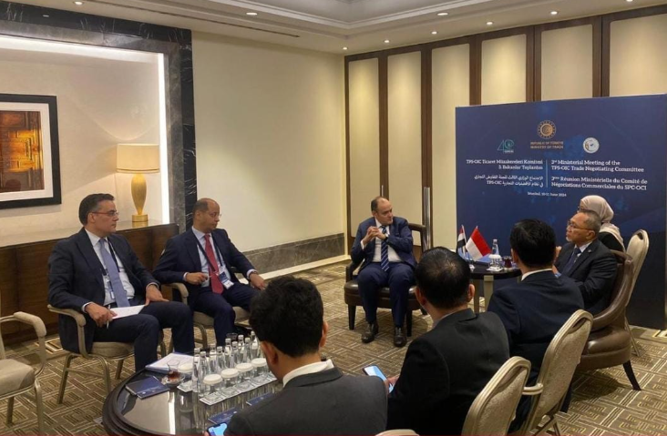وزير التجارة والصناعة يلتقي نظيره الإندونيسي