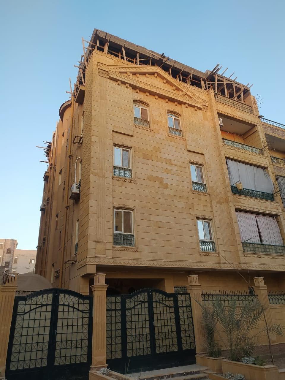 إزالة عدة مخالفات بناء وغلق أنشطة مخالفة بـ4 مدن جديدة