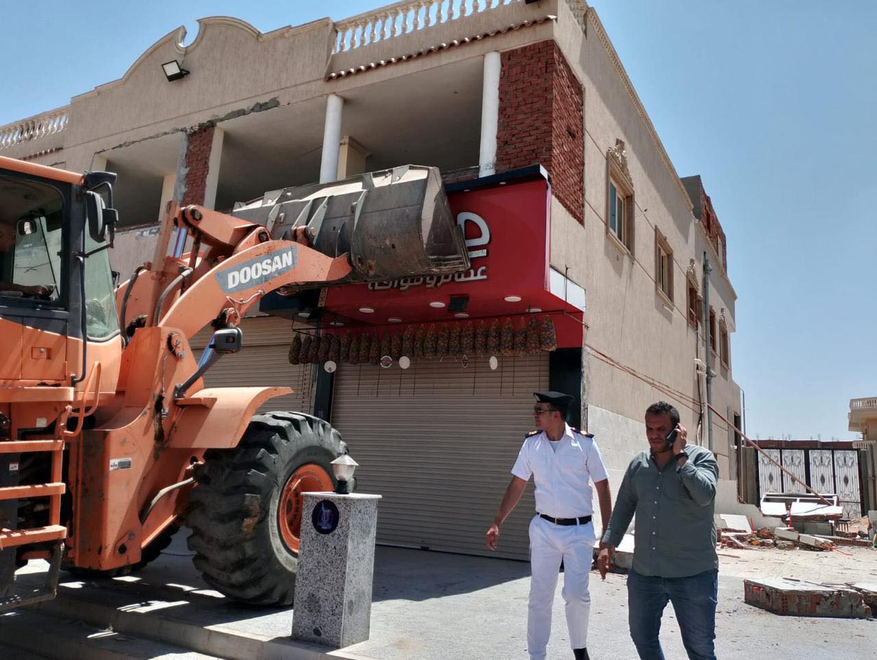 إيقاف وإزالة عدة مخالفات بناء وإشغالات