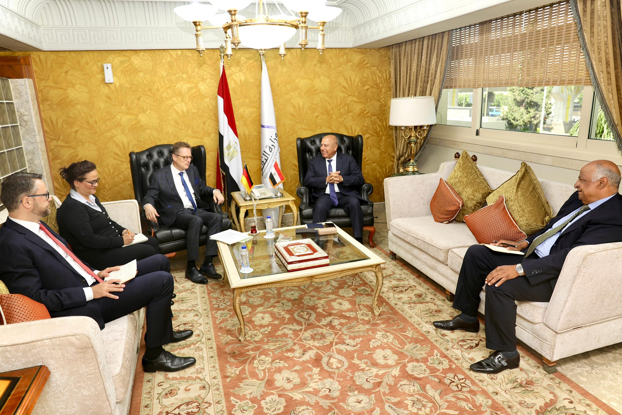 وزير النقل مع السفير الالماني بالقاهرة