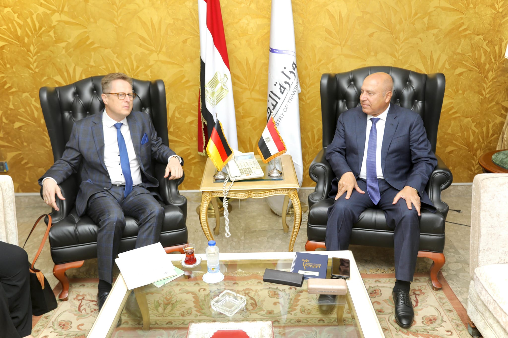 وزير النقل مع السفير الالماني بالقاهرة