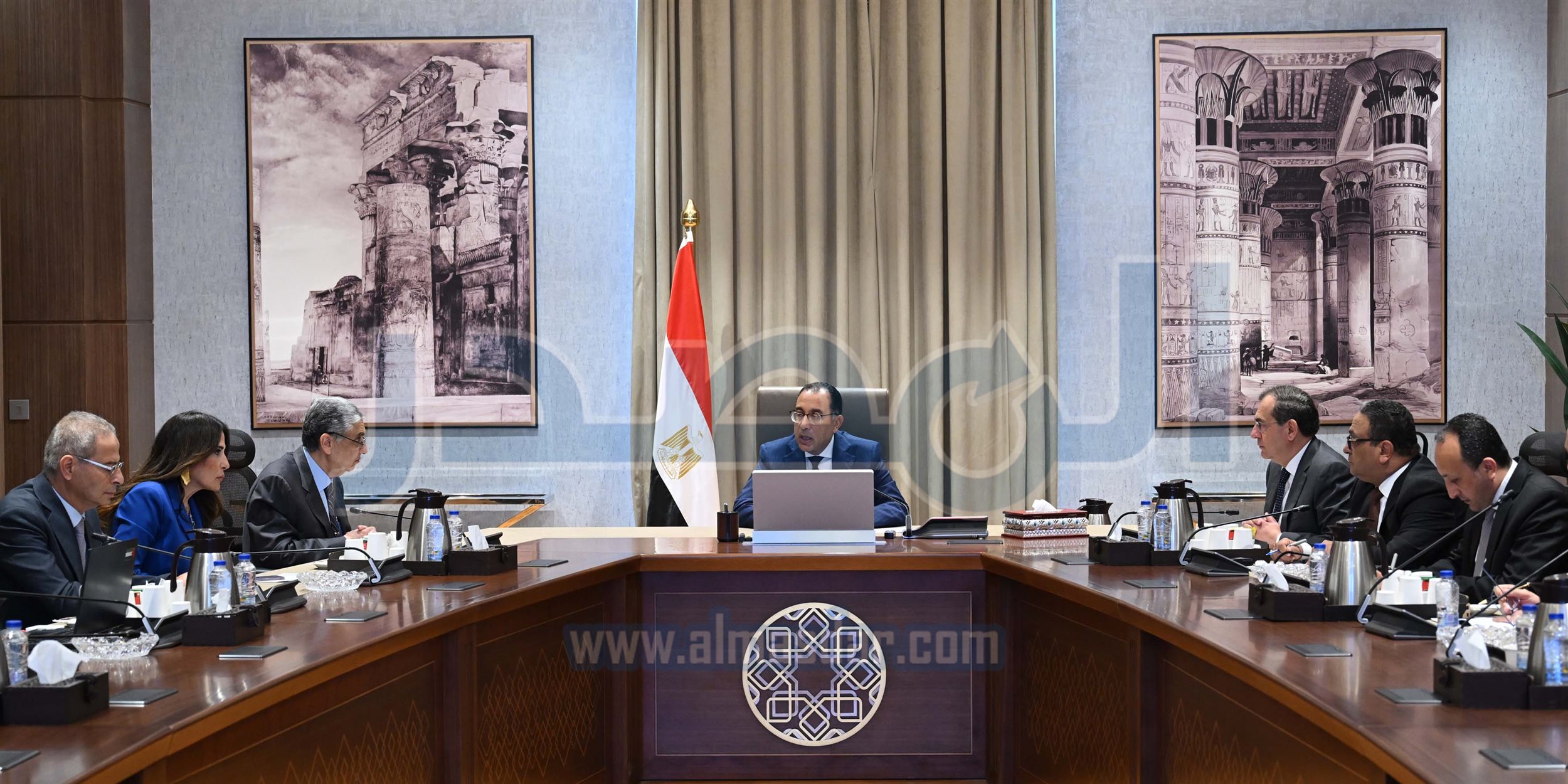مدبولي يناقش مع الوزراء المعنيين حلول مشكلة انقطاع الكهرباء