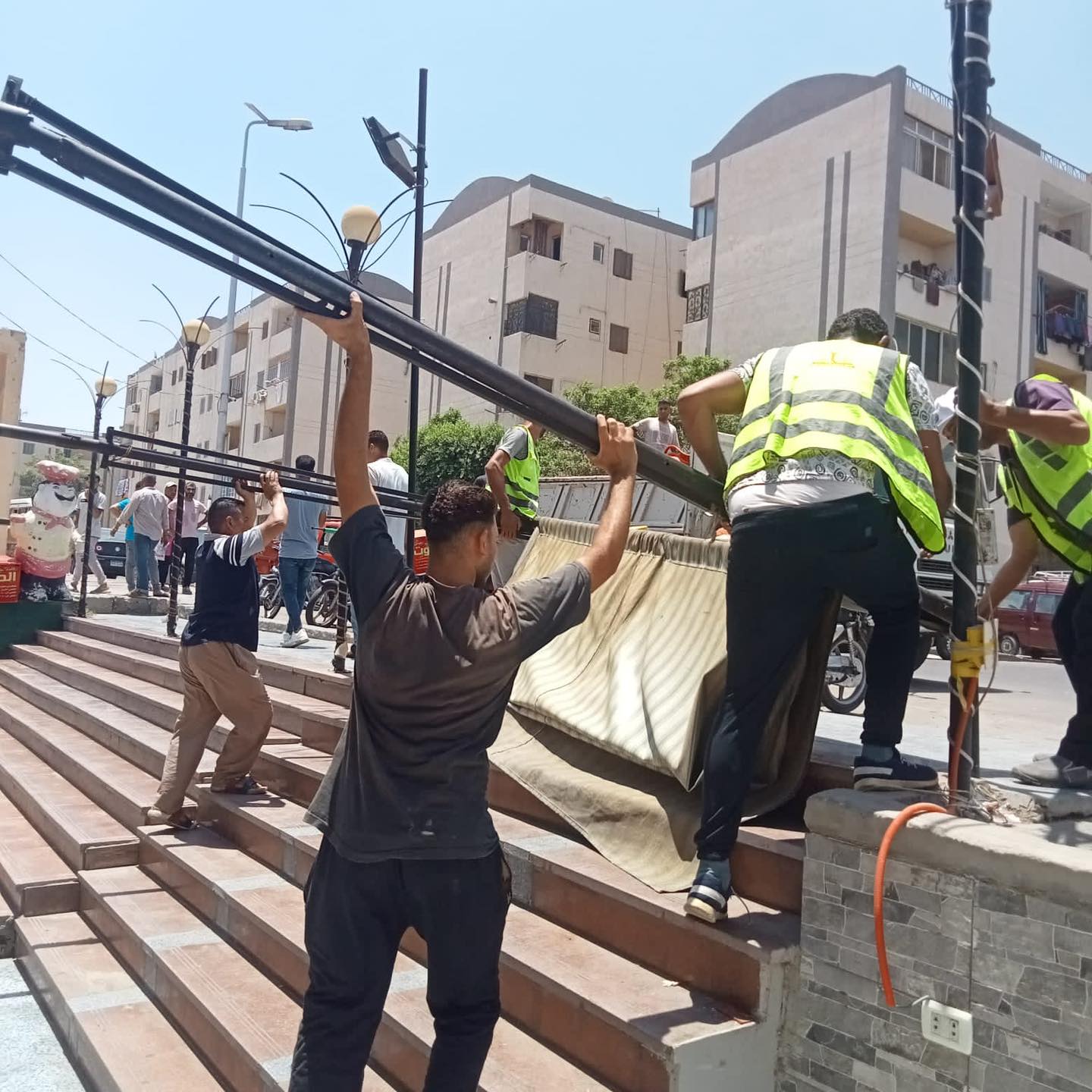 إيقاف وإزالة مخالفات بناء ورفع إشغالات وظواهر عشوائية