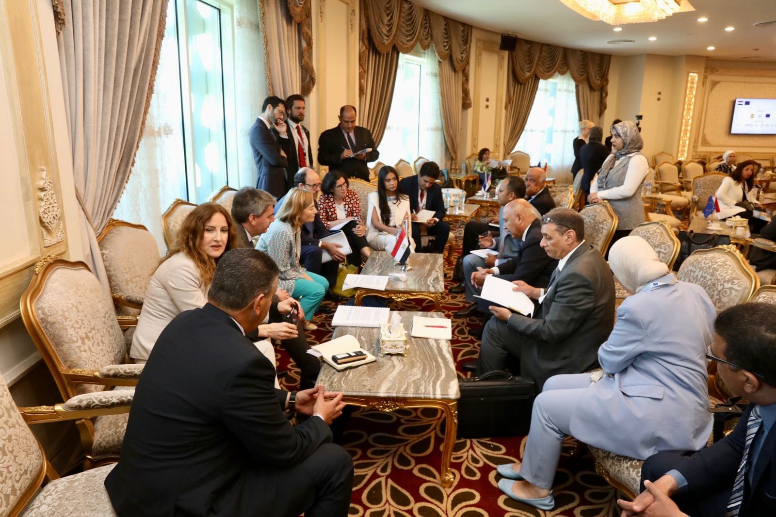 وزير النقل يلتقي نائب رئيس بنك الاستثمار الأوروبي