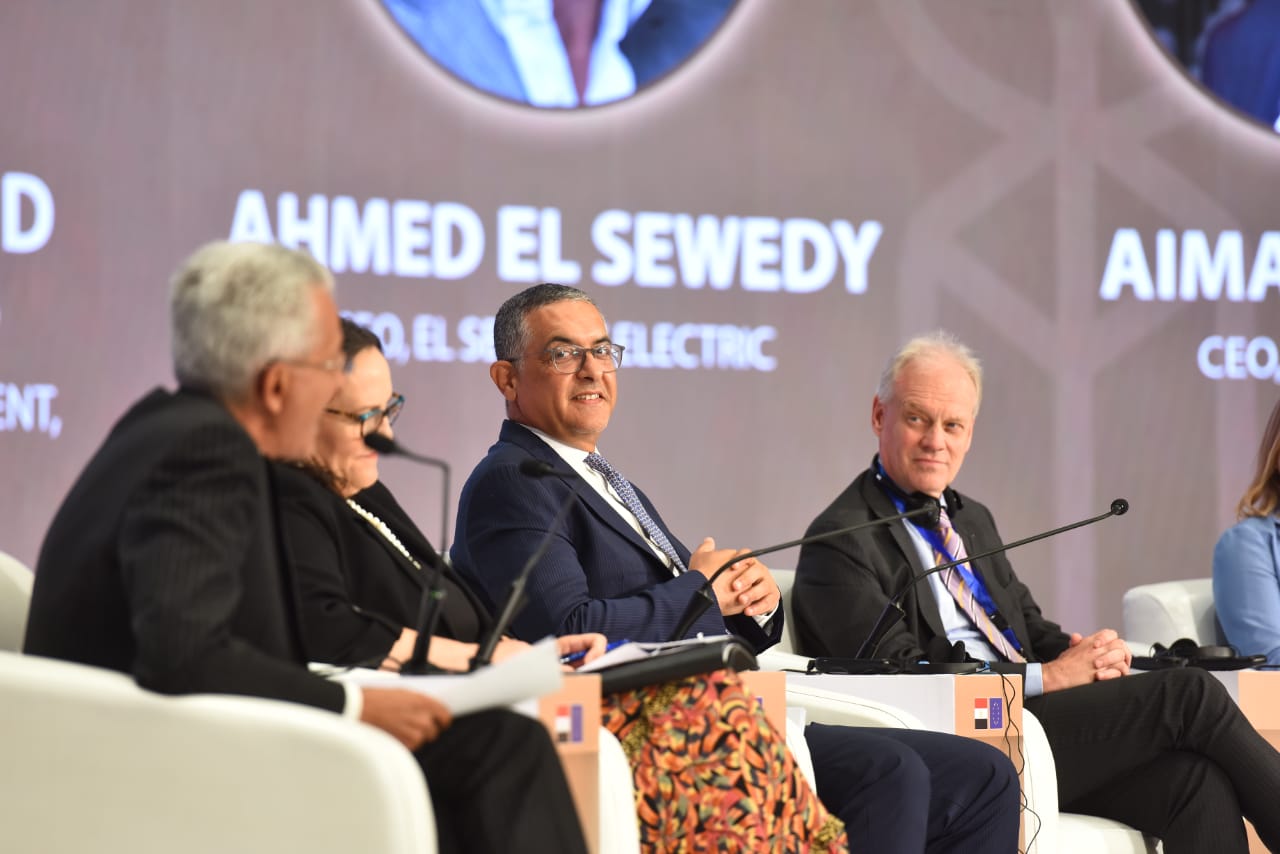 جلسة نقاشية بعنوان إصلاحات استراتيجية لتحول مصر لمركز إقليمي للاستثمارات