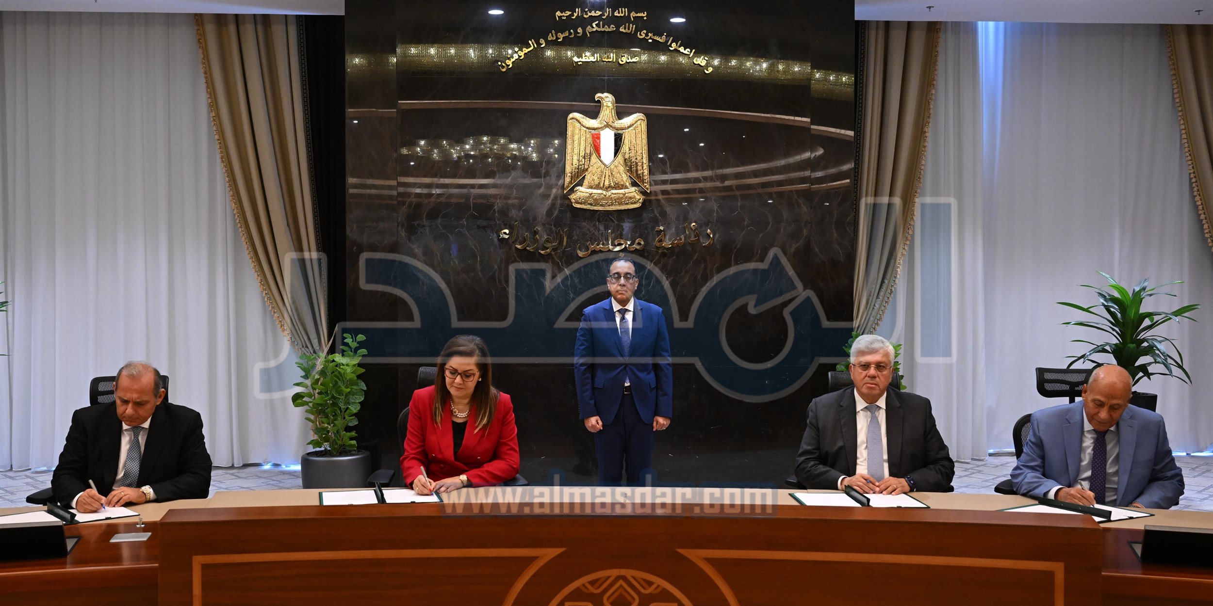 {اتفاقية مساهمين بين الصندوق السيادي وشركة الأهلي سيرا