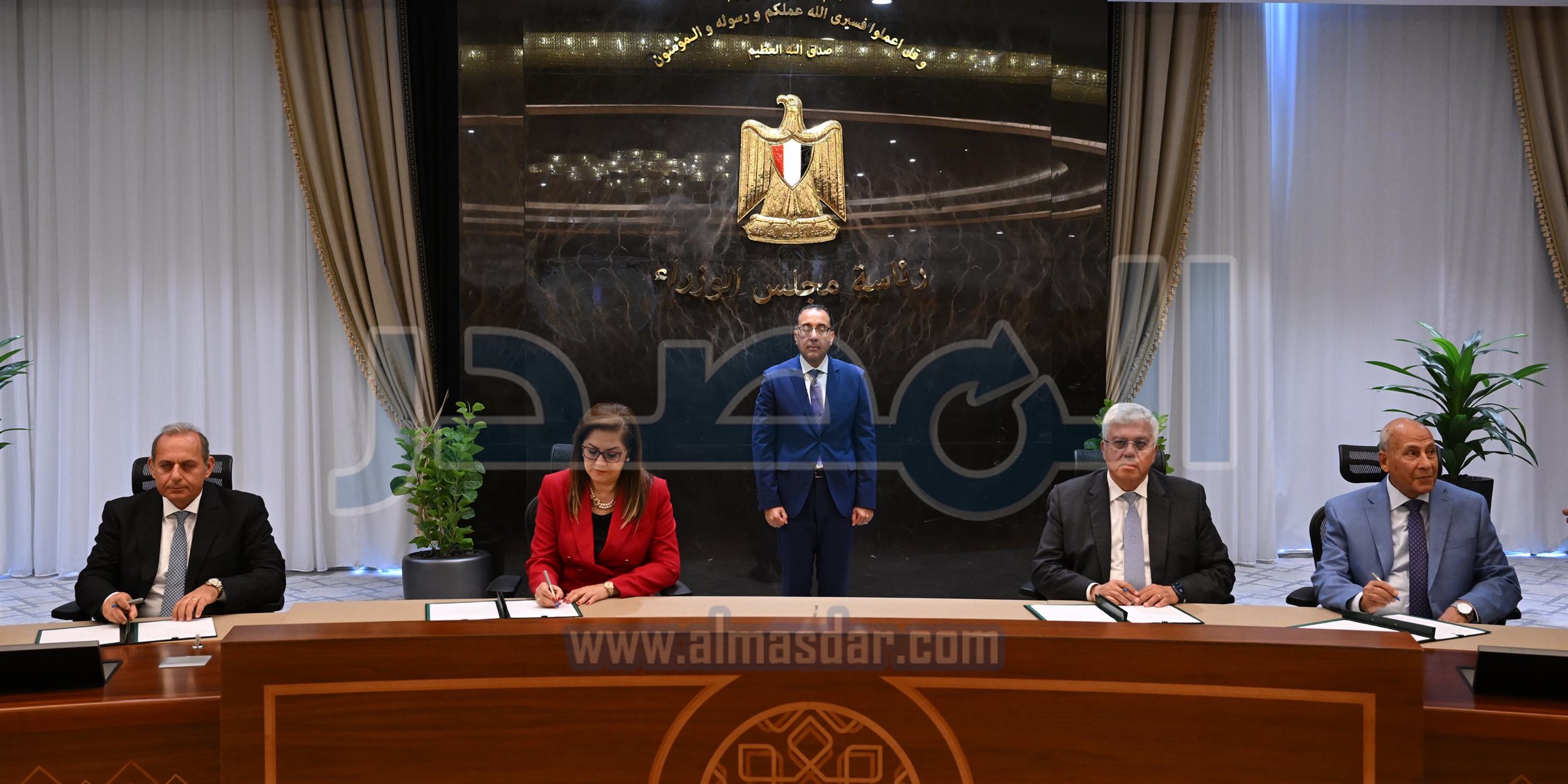 {اتفاقية مساهمين بين الصندوق السيادي وشركة الأهلي سيرا